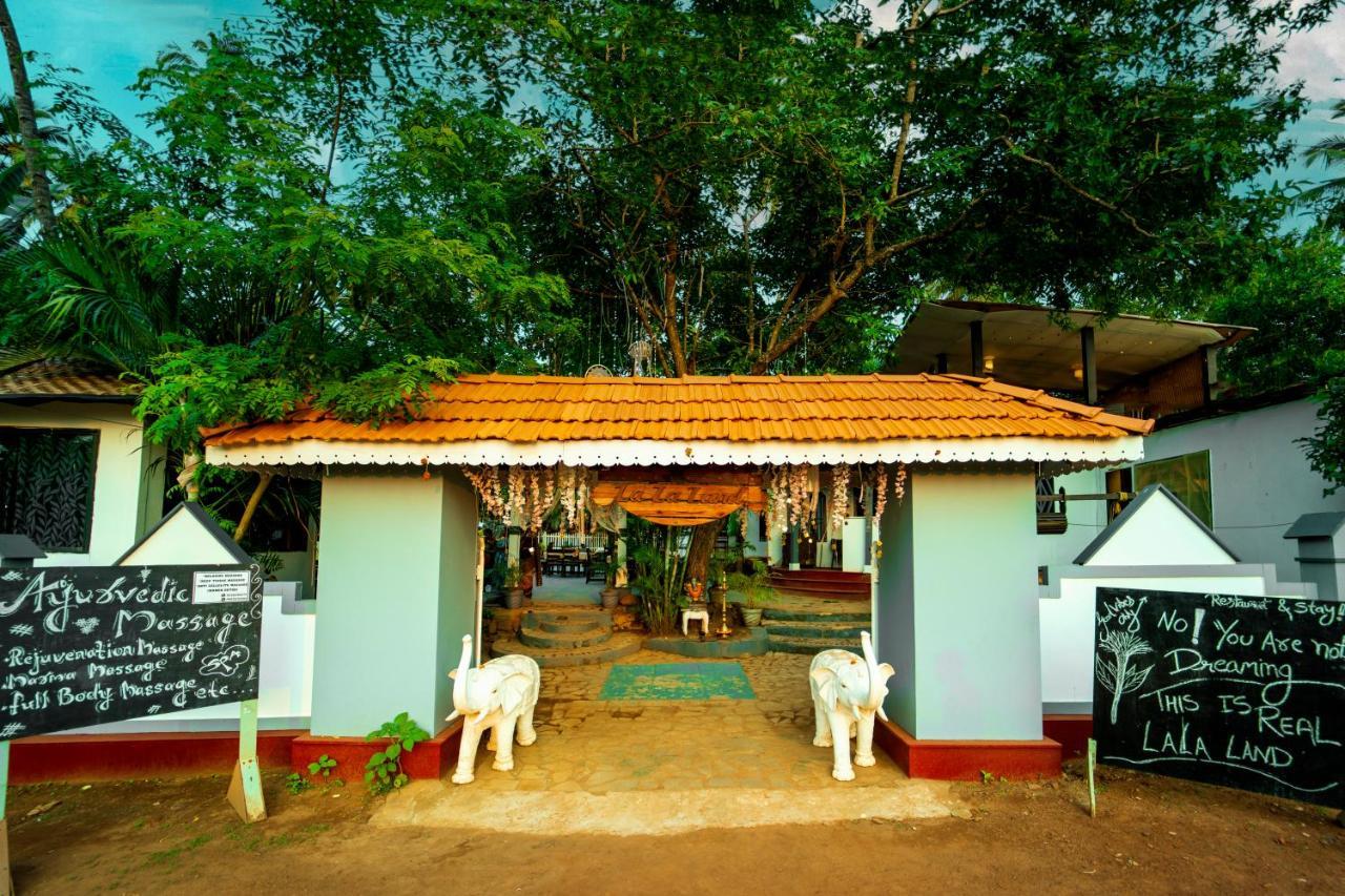 פאלולם La La Land Resort Goa By Spicy Mango מראה חיצוני תמונה