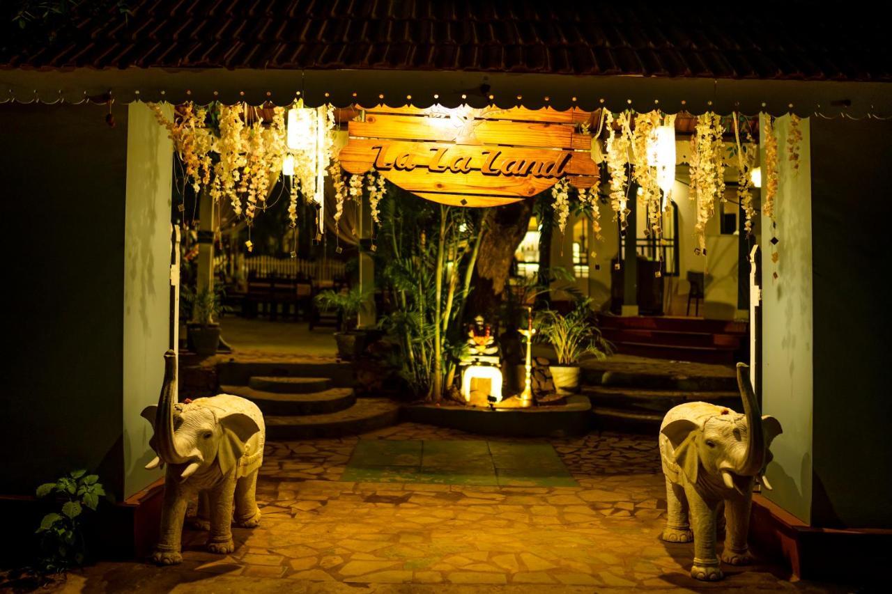 פאלולם La La Land Resort Goa By Spicy Mango מראה חיצוני תמונה